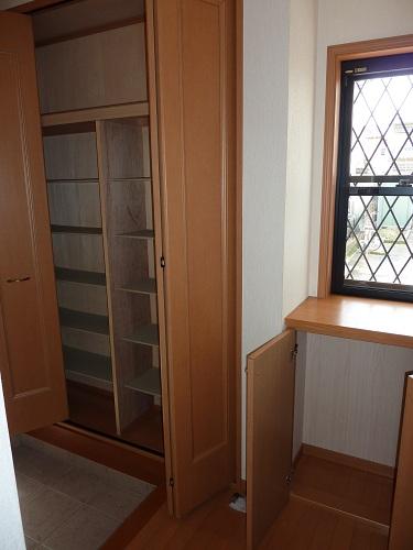 Other introspection. With entrance closet