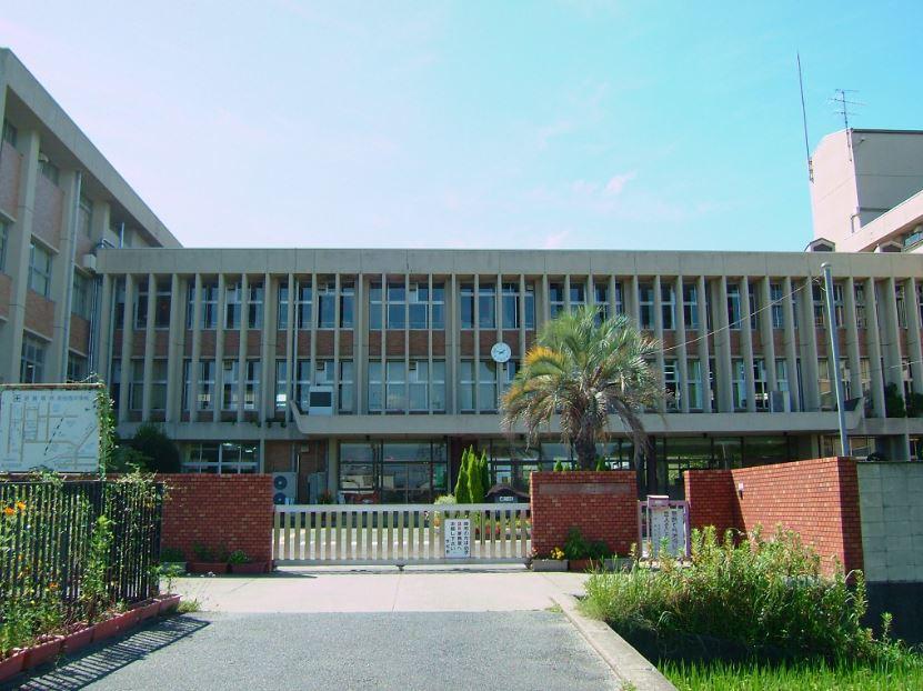 Junior high school. 2880m until Takada west junior high school  ■ Bicycle commute Allowed: bicycle 15 minutes ■ 