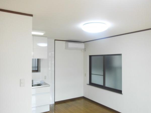 Non-living room. It was mounting one air conditioning