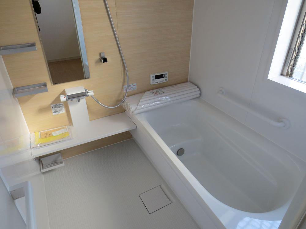 Bathroom.  ■ Automatic hot water filling the bathroom 1 pyeong size, Add-fired function, Bathroom is equipped with heating dryer ■ 