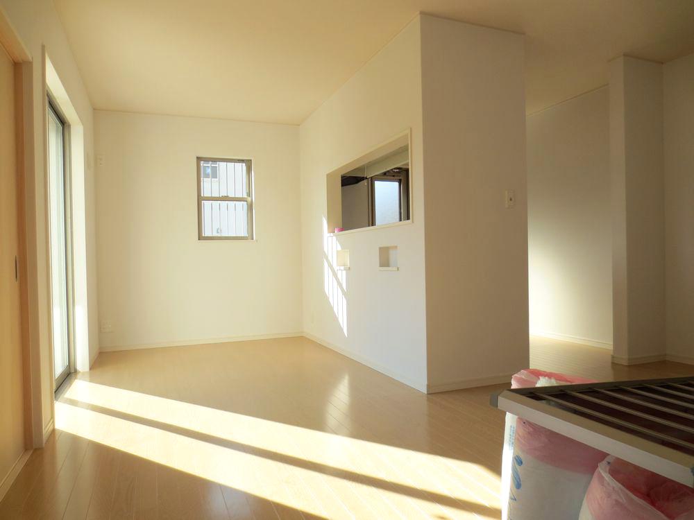 Living.  ■ Do not worry about condensation in the LOW-E pair glass use ■ 