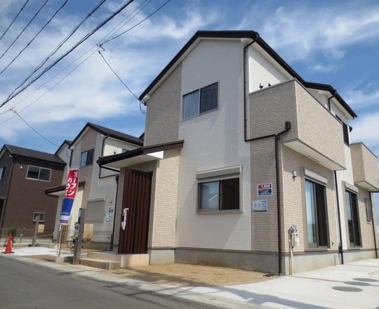 Local appearance photo. Housing that pour in pleasant wind and light