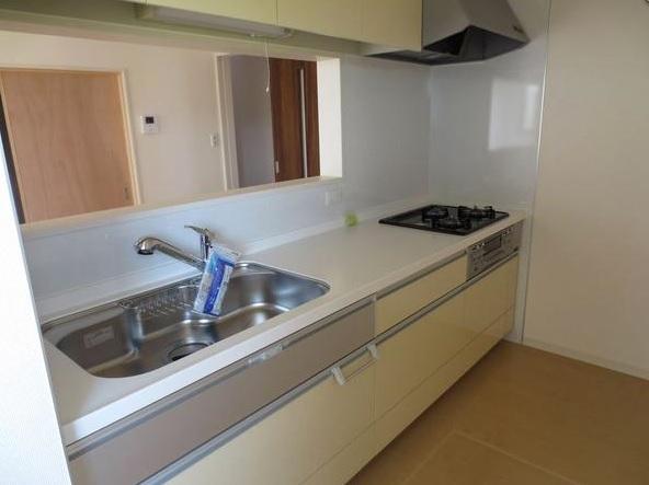 Kitchen. Your family close to face-to-face kitchen