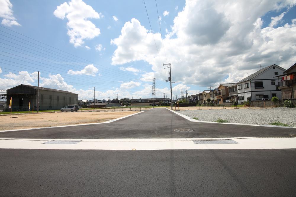 Local photos, including front road. Local (August 2012) shooting