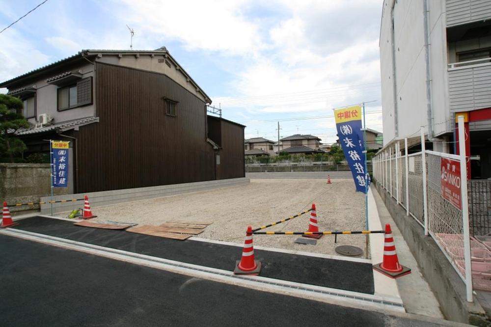 Local photos, including front road. Local (June 2013) Shooting