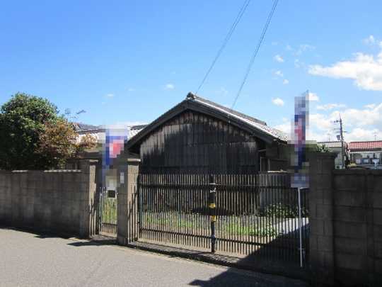 Local land photo. West, This movie was shot near the frontage.