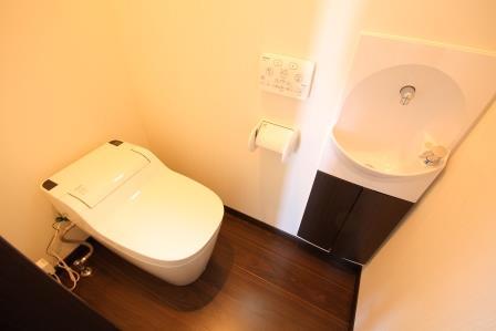 Model house photo. Model house toilet