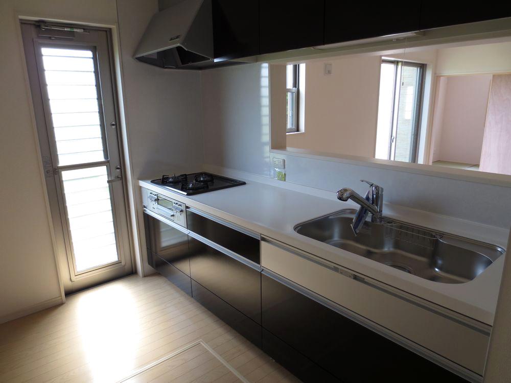 Kitchen.  ◆ Quiet sink, System kitchen of artificial marble top plate is a faucet with a water purification function (No. 7 land kitchen) ◆ 