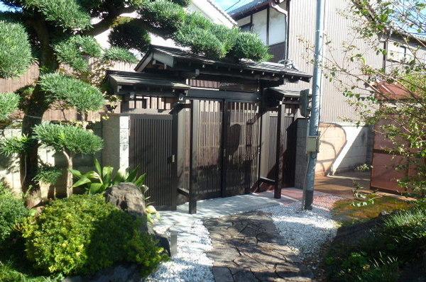 Entrance. Local (11 May 2013) Shooting