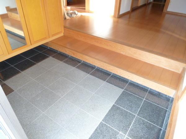 Entrance. Indoor (11 May 2013) Shooting