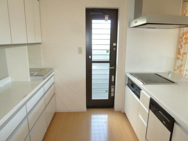 Kitchen. Indoor (11 May 2013) Shooting