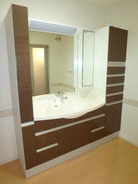 Wash basin, toilet. Indoor (11 May 2013) Shooting