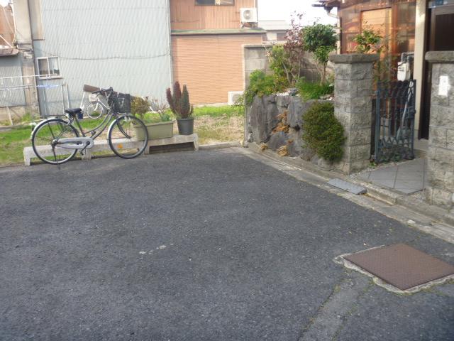 Local photos, including front road. Front road is also spacious