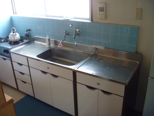 Kitchen. In a wide sink, Enhancement is also working space