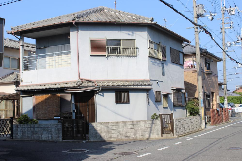 Local appearance photo. Local (11 May 2013) Shooting