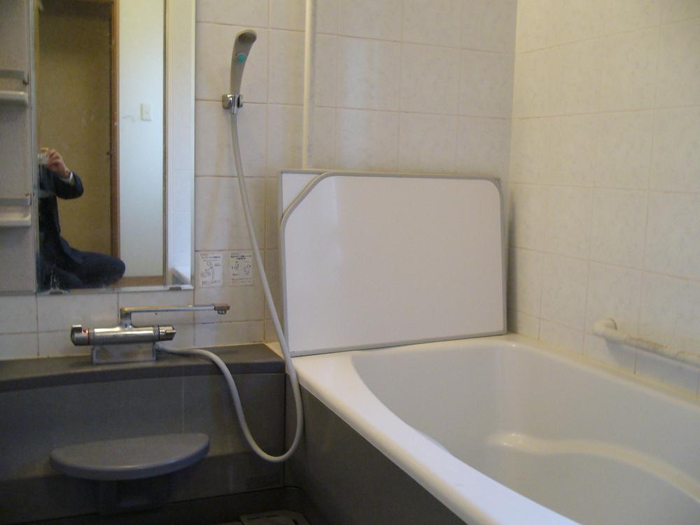 Bathroom. Indoor (11 May 2013) Shooting