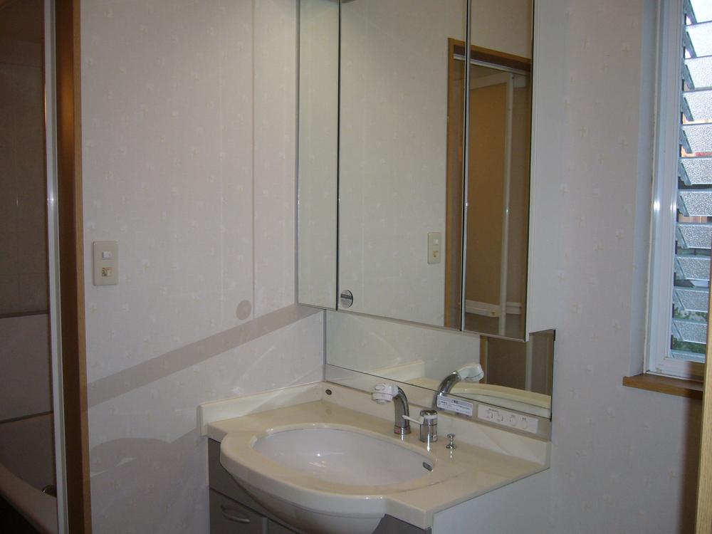 Wash basin, toilet. Indoor (11 May 2013) Shooting