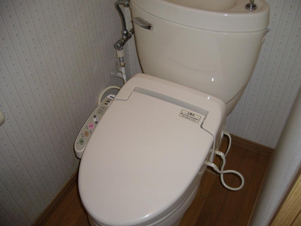 Toilet. Indoor (11 May 2013) Shooting