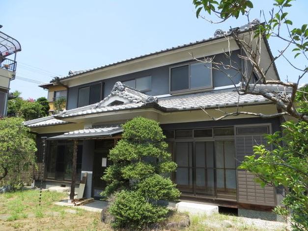 Local appearance photo. Less a quiet residential area of ​​the car street.