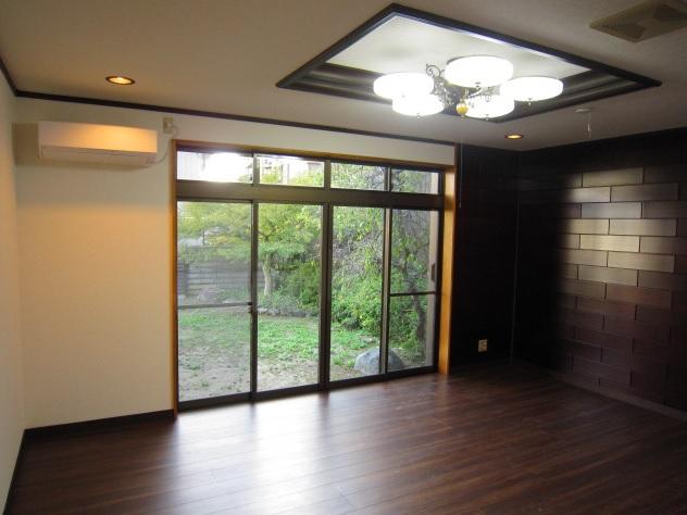 Living. Flooring is Juhari