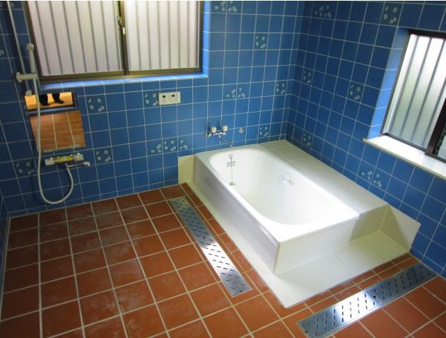 Bathroom. We swapped bathtub. Comfortable bath time in the spacious bath