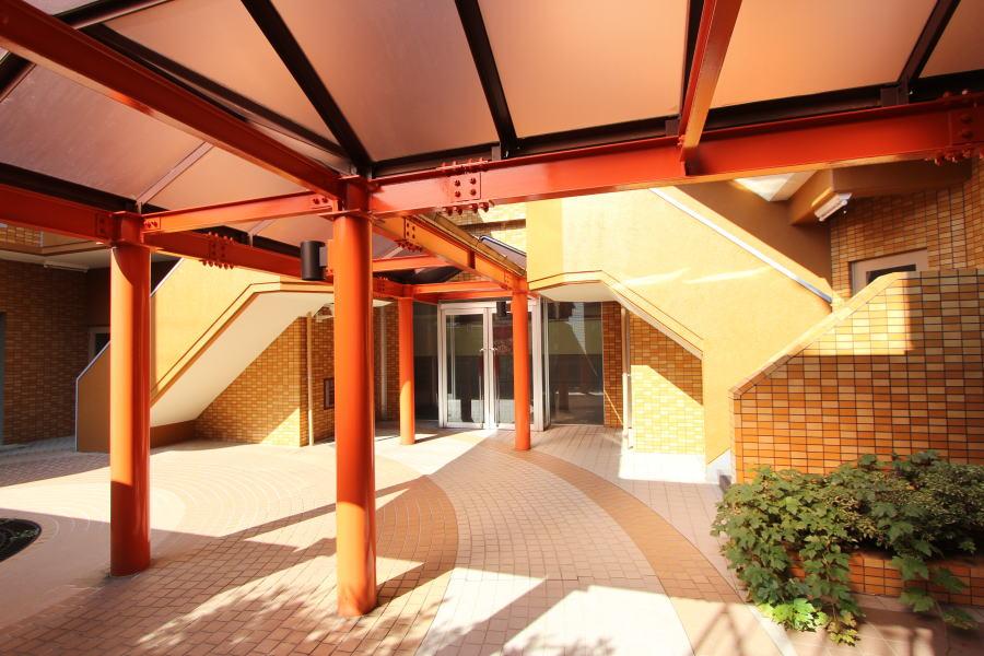 Entrance. Common areas