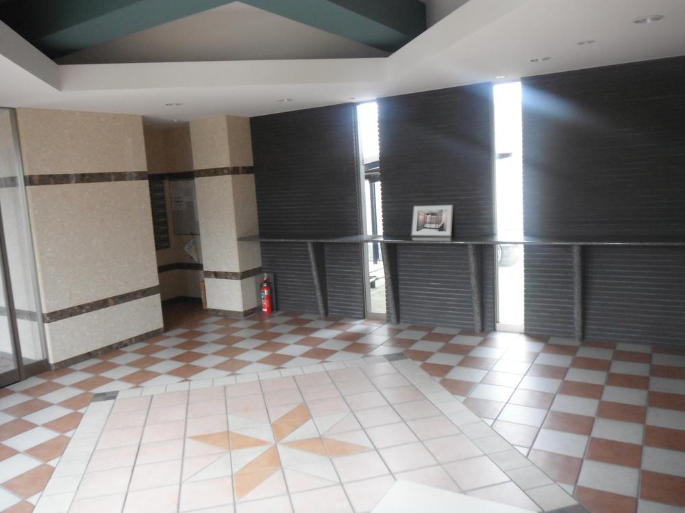 Entrance. Common areas