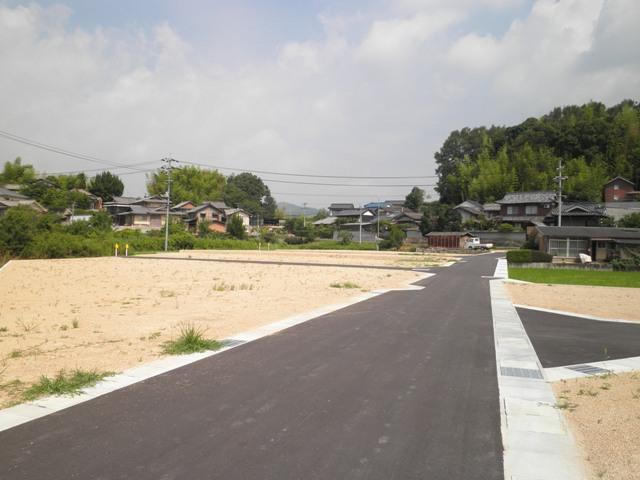 Local photos, including front road. Local (July 2013) Shooting