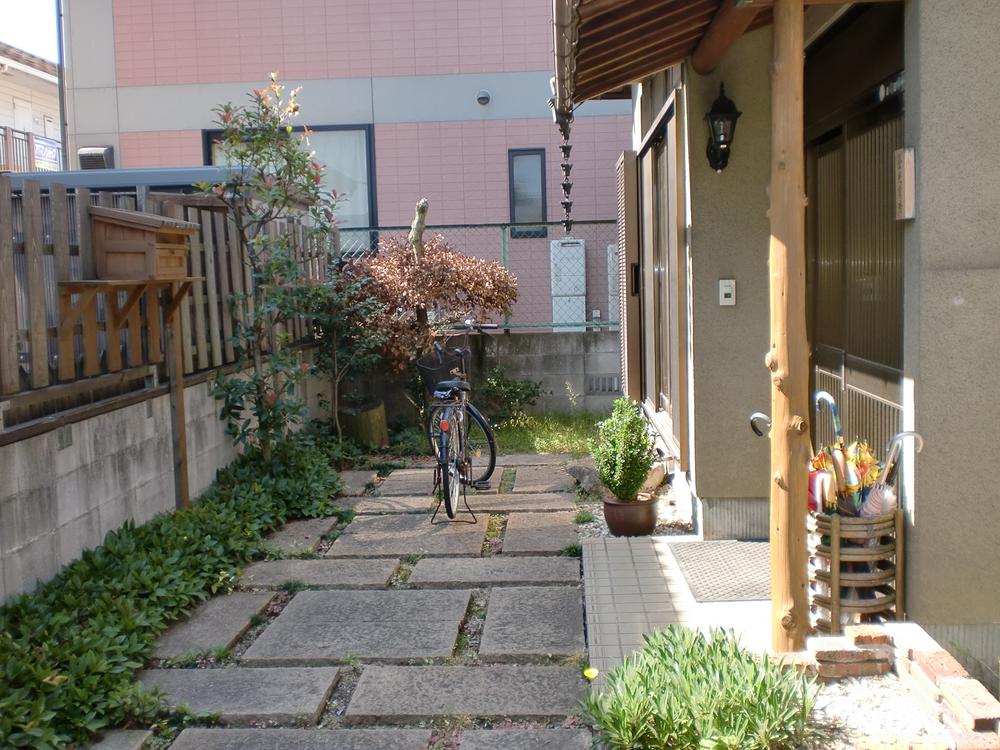 Entrance. Local (10 May 2013) Shooting