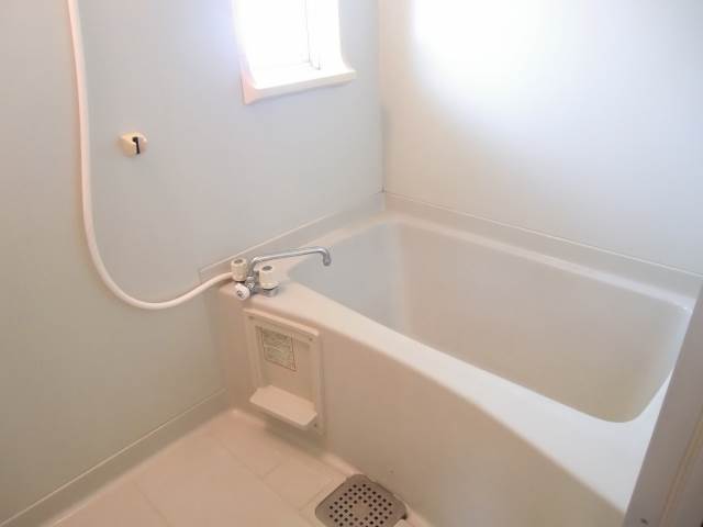 Bath. With window ☆