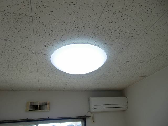 Other Equipment. All rooms are equipped with lighting ☆