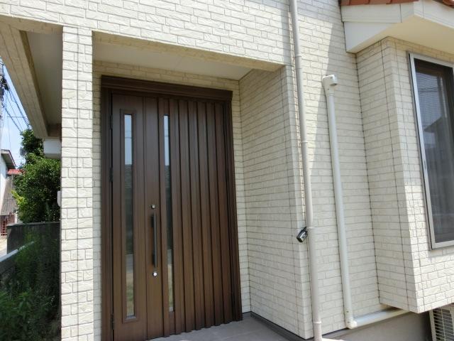 Entrance. Local (September 2013) Shooting