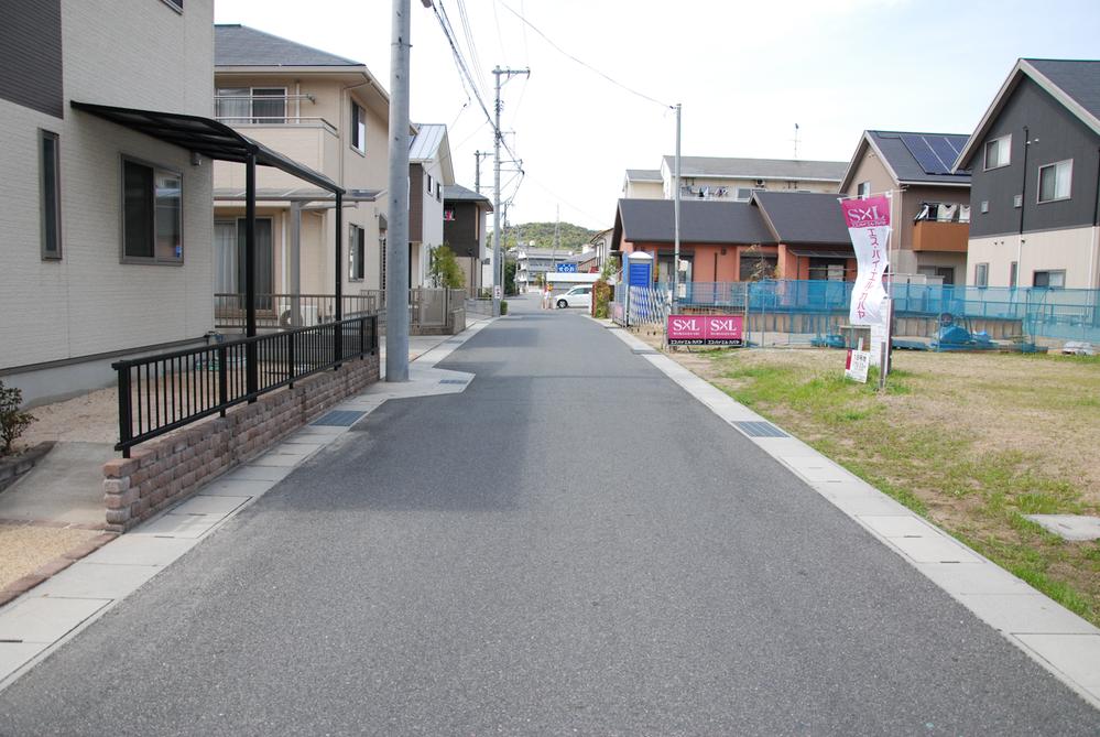 Local photos, including front road. Local (2012 year 4 month and year) shooting