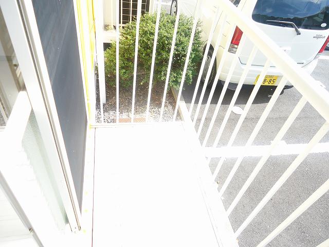 Balcony. ※ The image is that of another room.