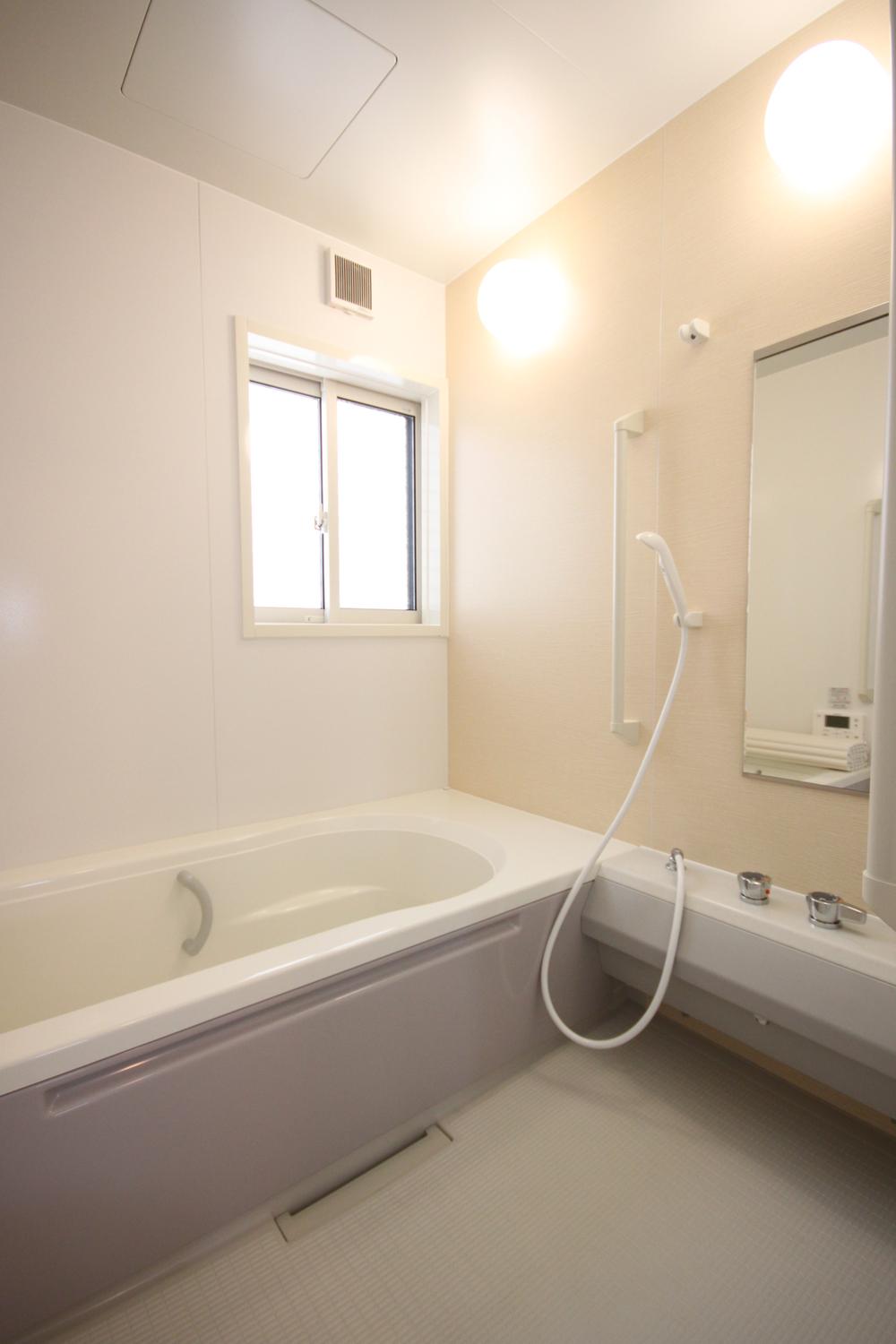 Bathroom. The seam is less cleaning is effortless Bathing. It is also safe in the future because the handrail is a lot.