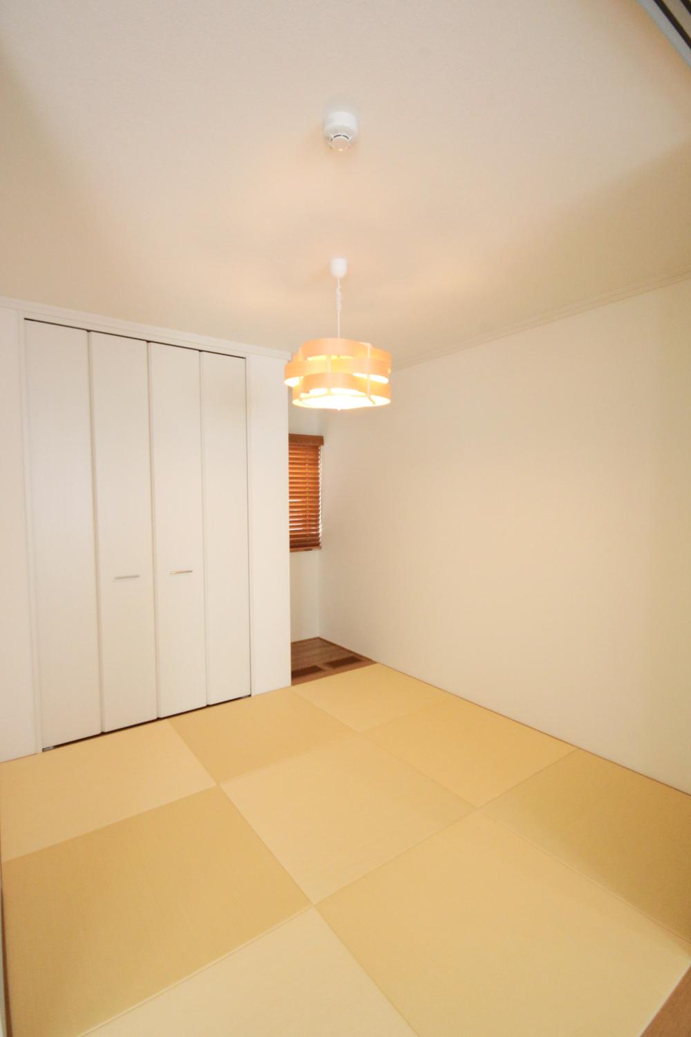 Non-living room. Is a Japanese-style room that can be used as a Tsuzukiai of living. Tatami antibacterial coat mold ・ It reduces the occurrence of tick.