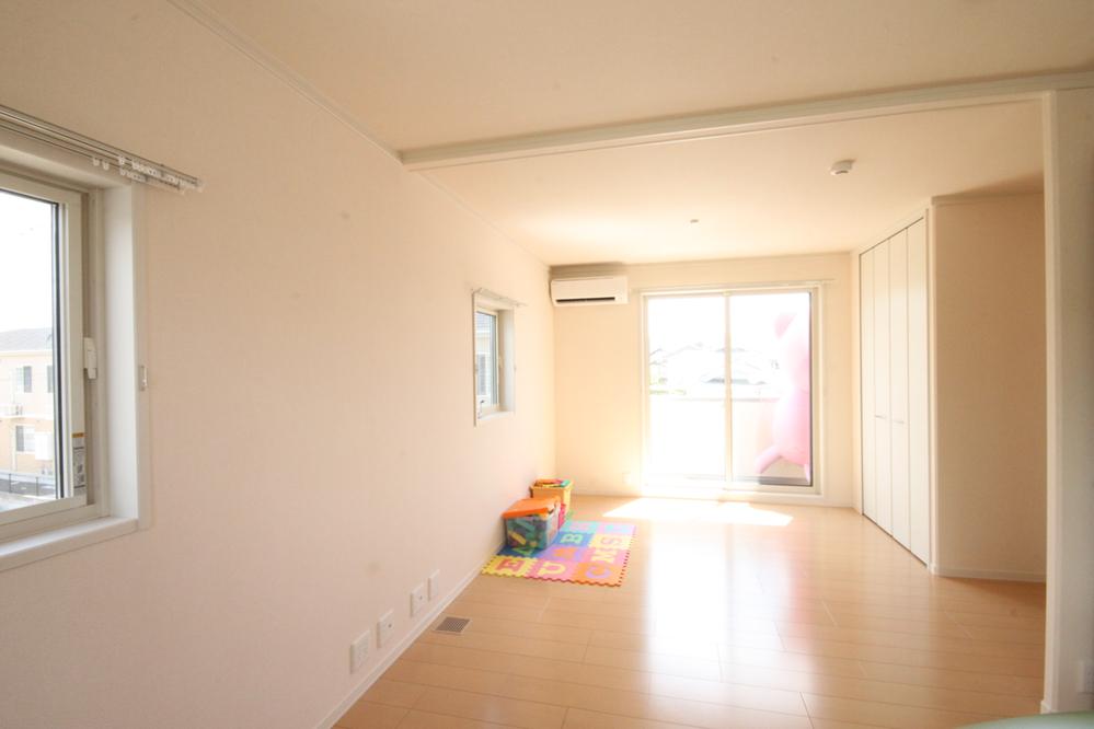 Non-living room. When a small one room, You can 2 room when he grows up.