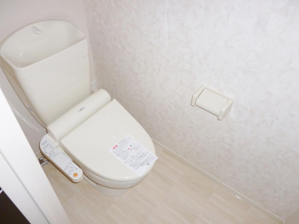 Toilet. (O⌒∇⌒o) (o⌒∇⌒o) (o⌒∇⌒o) (o⌒∇⌒o)
