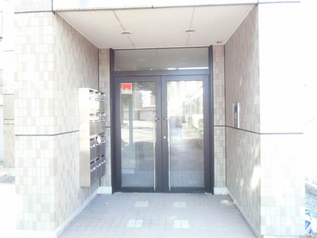 Entrance. ◆ It is a monitor with intercom in the auto-lock!