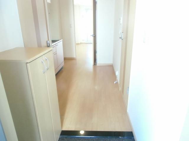 Entrance. □ It comes with a shoe box