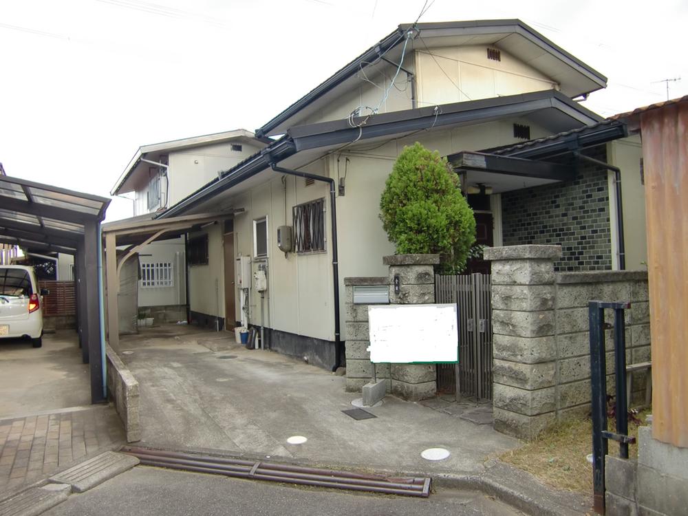 Local appearance photo. Local (11 May 2013) Shooting