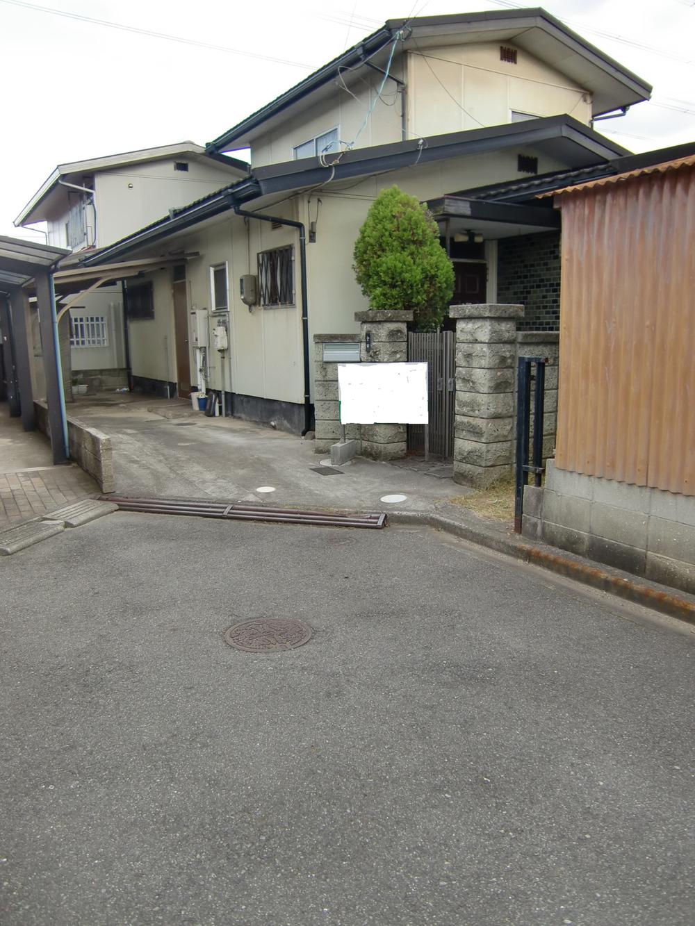 Local photos, including front road. Local (11 May 2013) Shooting