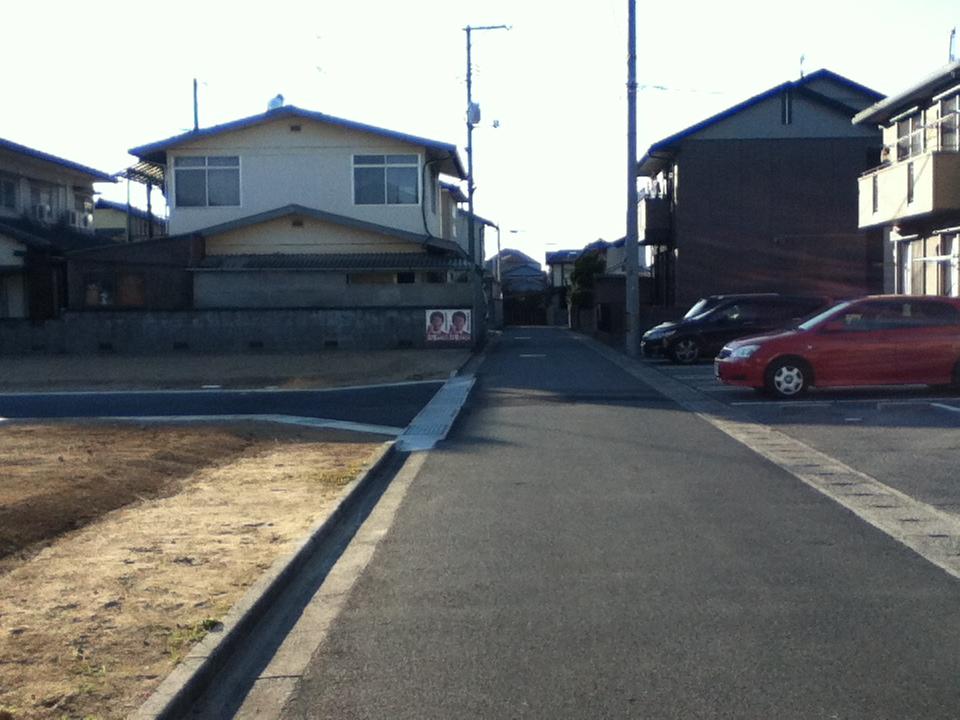 Local photos, including front road. East → west direction shooting
