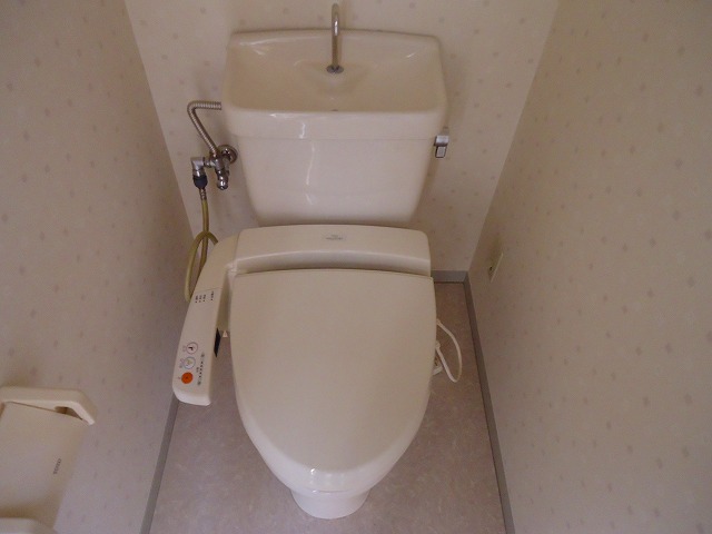 Toilet. ※ The image is a thing of the same thing another room that was previously taken.