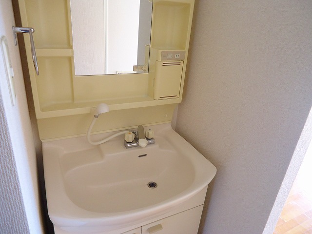 Washroom. ※ The image is a thing of the same thing another room that was previously taken.