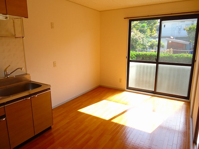 Living and room. ※ The image is a thing of the same thing another room that was previously taken.