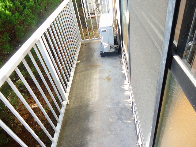 Balcony. ※ The image is a thing of the same thing another room that was previously taken.