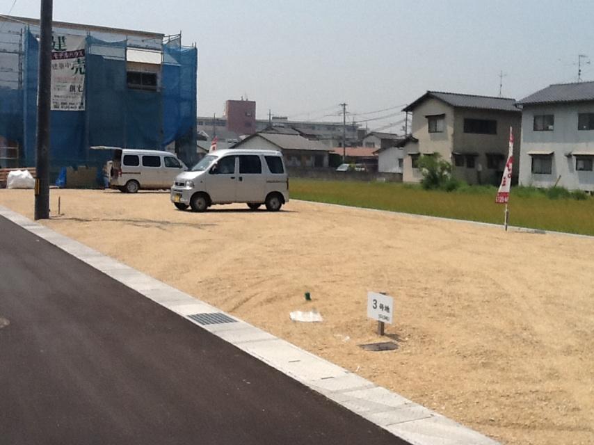 Local photos, including front road. 2013 May 16 shooting