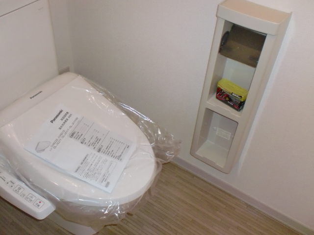 Toilet. Bidet with toilet (@ ^^) / ~~~