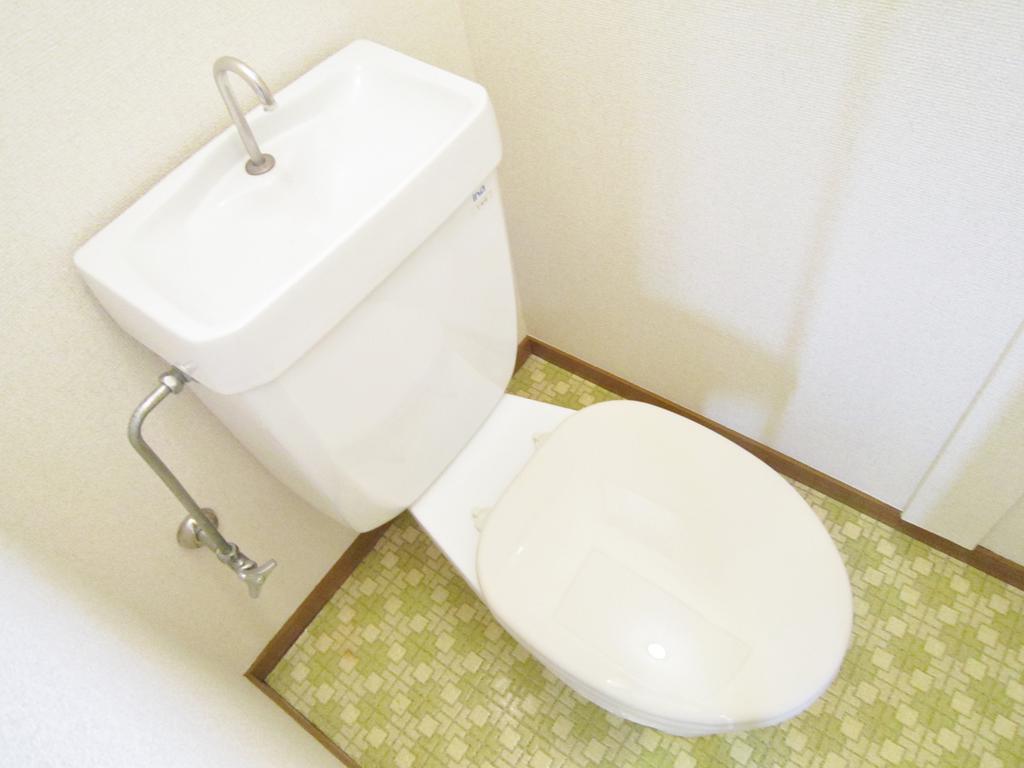 Toilet. (O⌒∇⌒o) bus ・ Restroom